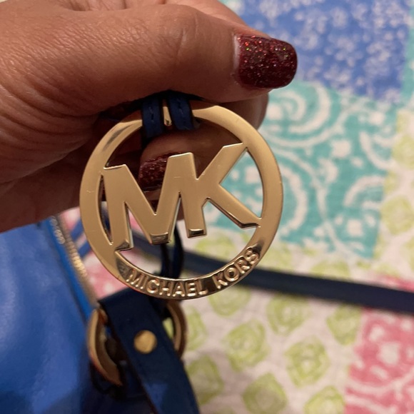 Micheal Kors cross body - Picture 5 of 9